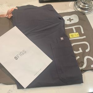 Figs NWT Skinny Scrub pant grey